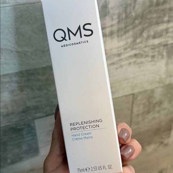 QMS Medicosmetics Replenishing Protection Hand Cream 75 ml - Picture 2 of 2